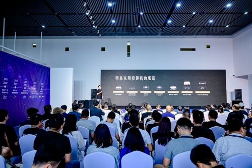 想要足不出戶就能看到銀河 明基新款旗艦級投影w6000l幫你實(shí)現(xiàn)